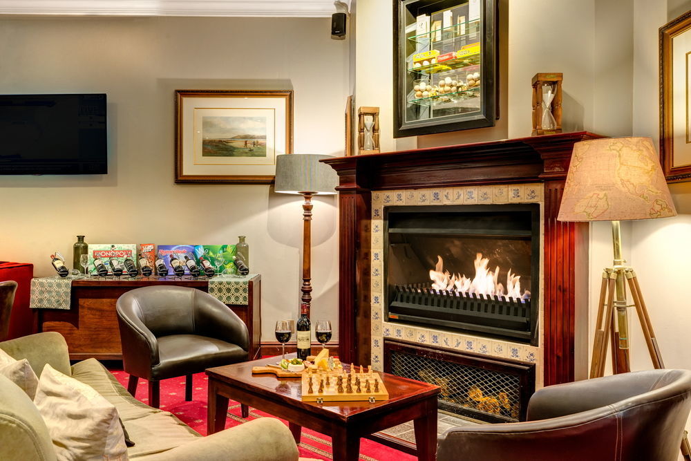 Irene Country Lodge, Autograph Collection Centurion Exterior photo The fireplace in the lounge